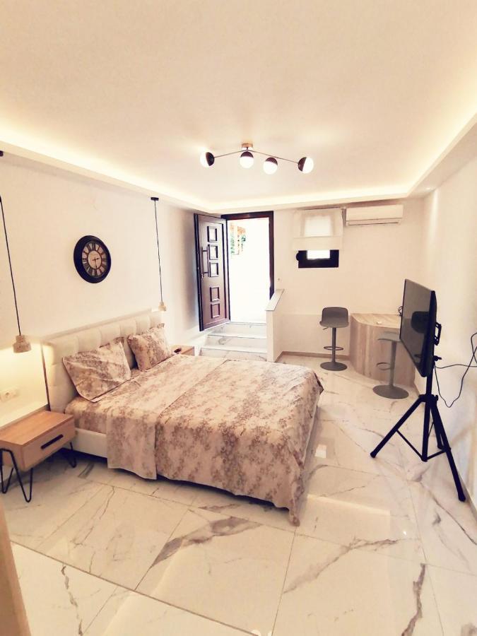 Theasis 3 Apartman Néosz Marmarász Kültér fotó